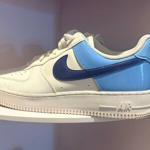 Nike Women's White and Blue Athletic Shoes